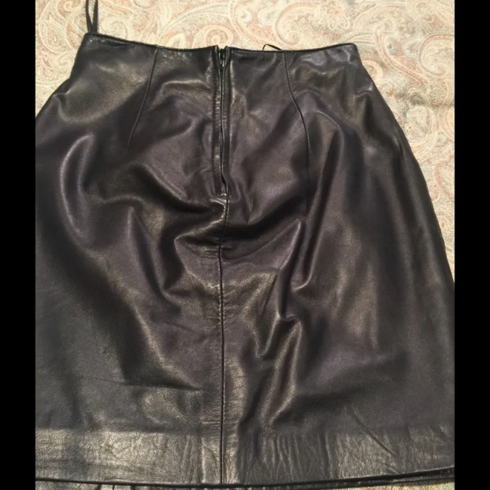 Tannery West Black genuine leather high waisted mini skirt lined. Size 4 - Picture 3 of 6